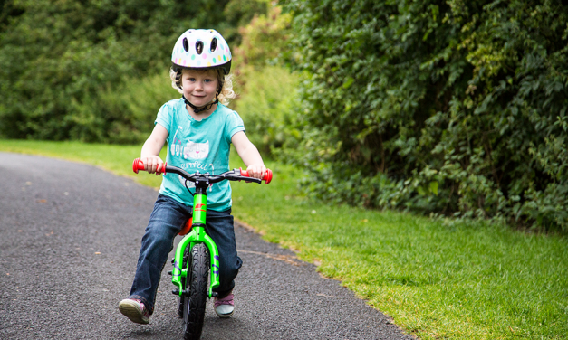 Balance bike ou Bicicleta de equilíbrio.