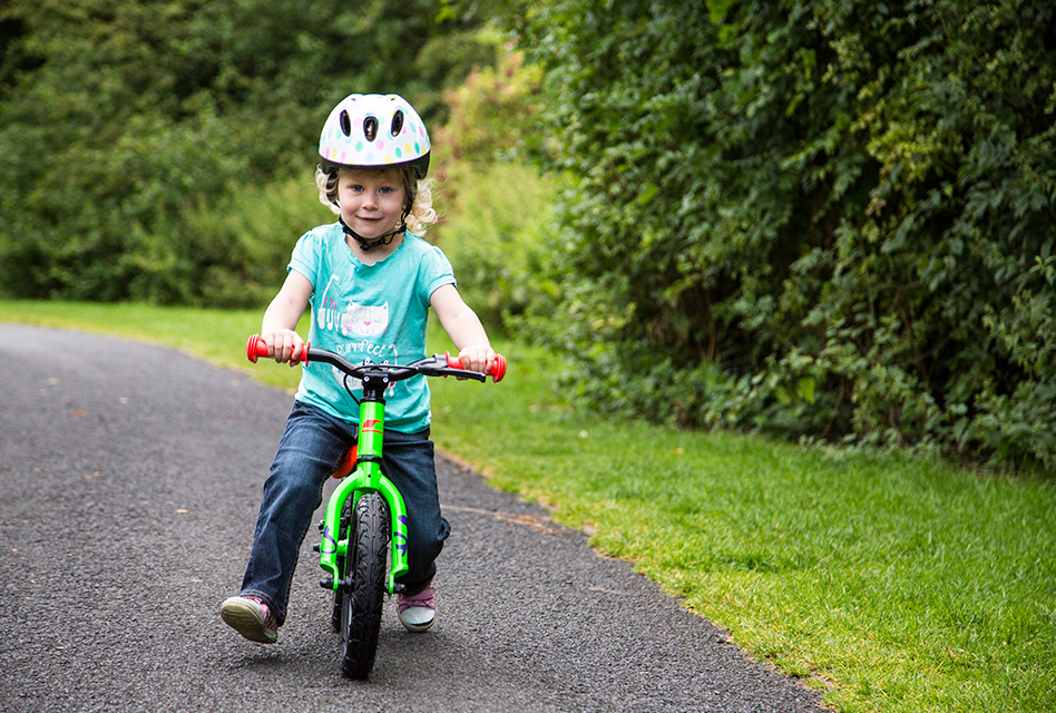 Balance bike ou Bicicleta de equilíbrio.